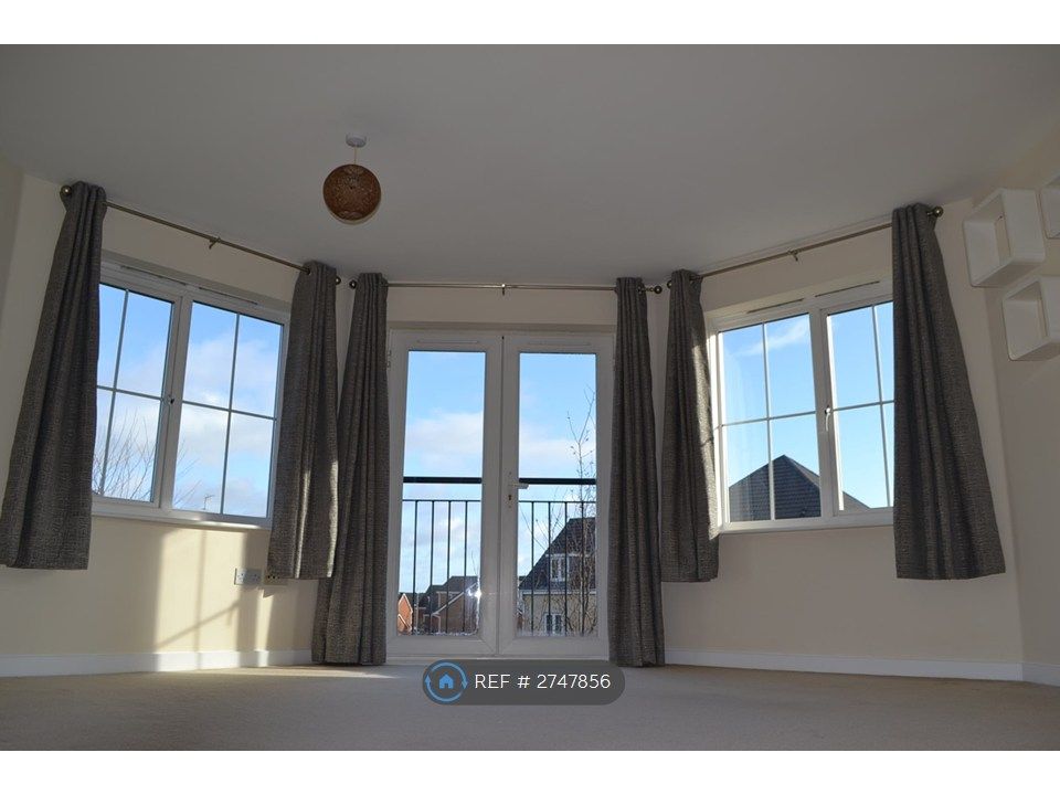 Property photo 2 of 7 Lounge 1