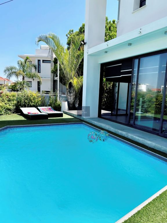 Property photo 2 of 22