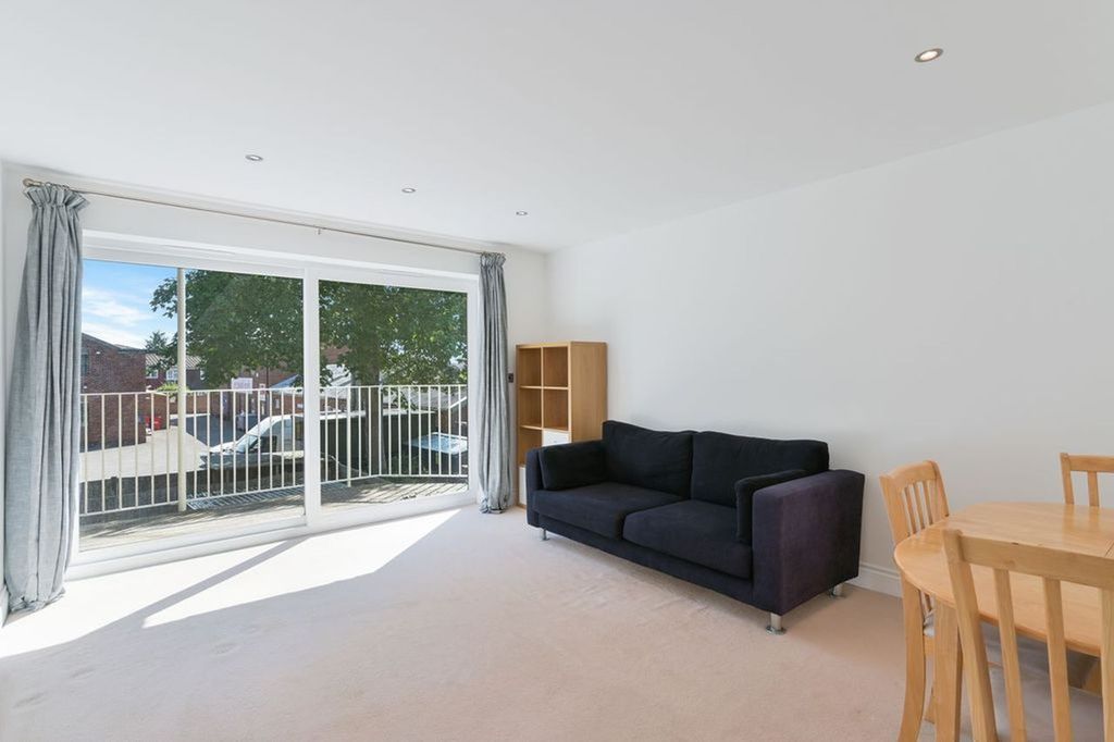 Property photo 2 of 8