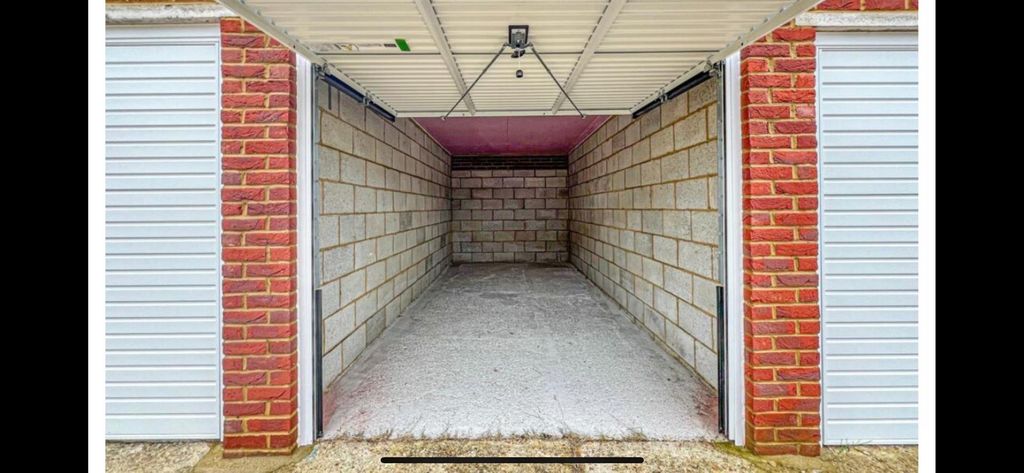 Property photo 2 of 2 Garage 1.Jpeg