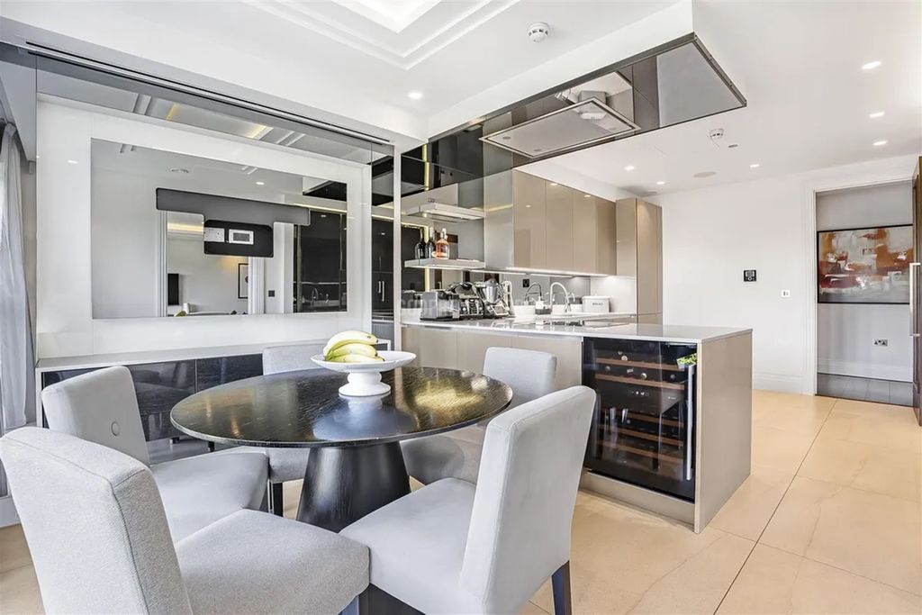 Property photo 3 of 23