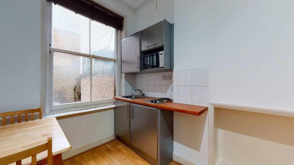 Property photo 2 of 8 Kitchen