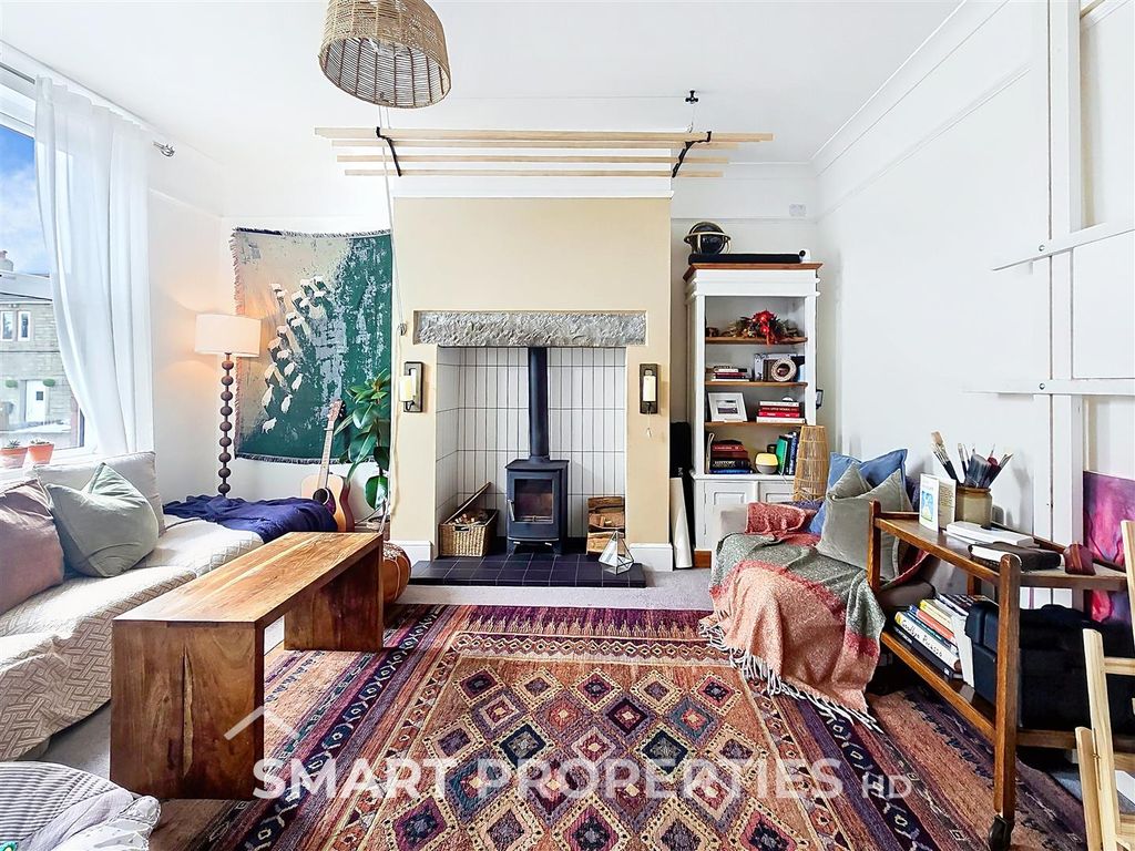 Property photo 3 of 16 Living Room