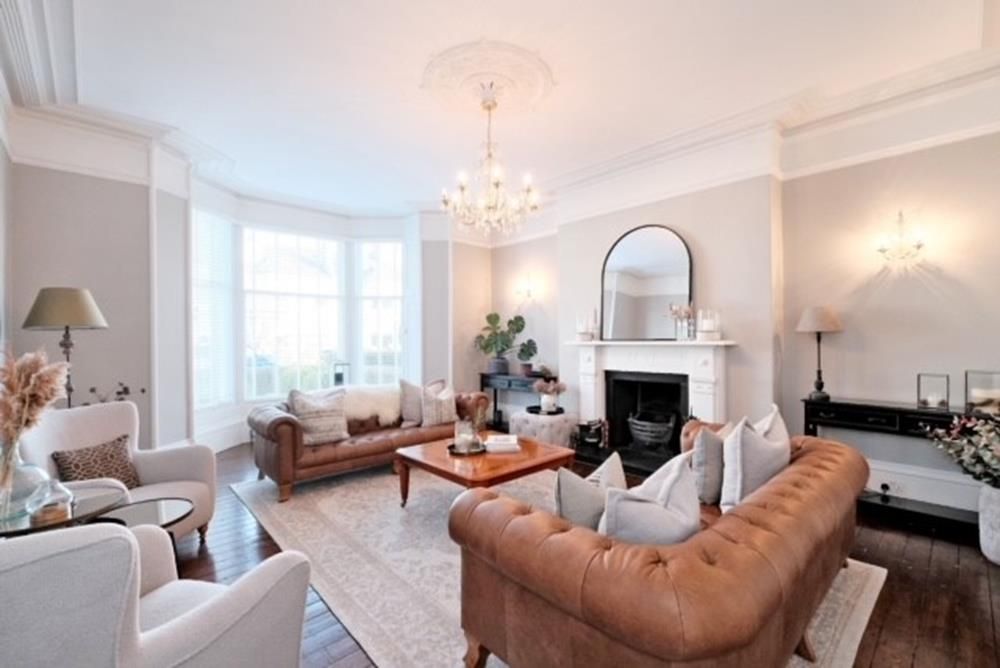 Property photo 2 of 20 Lounge