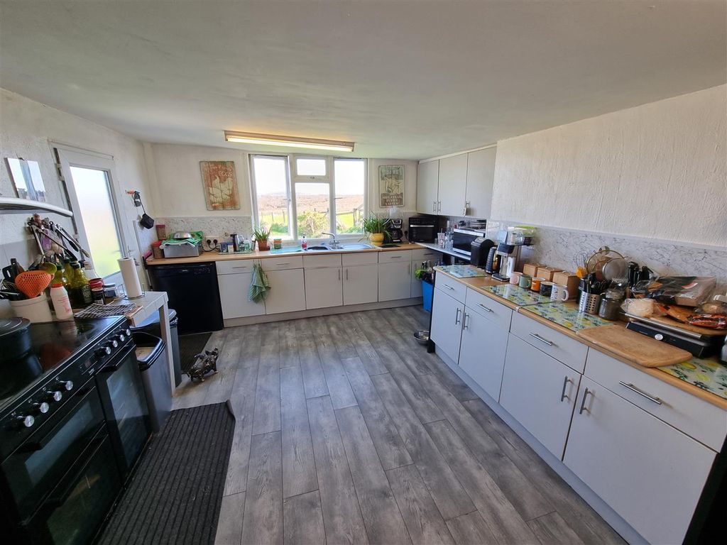 Property photo 2 of 22 Kitchen.Jpg