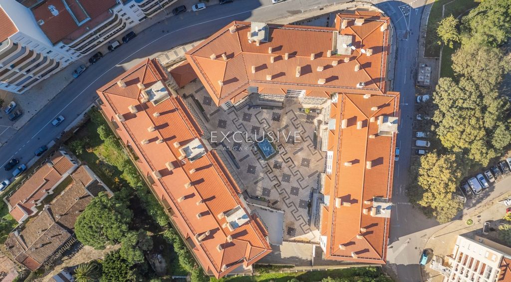 Property photo 2 of 31