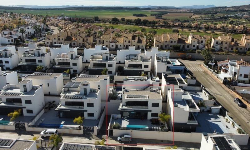 Property photo 2 of 40