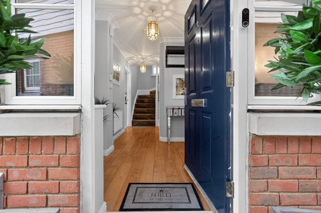 Property photo 2 of 20