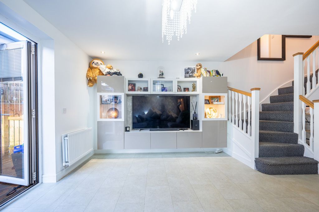 Property photo 2 of 30