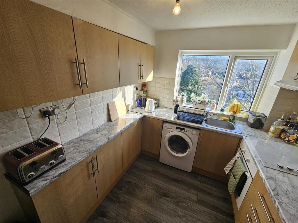 Property photo 2 of 11 Kitchen