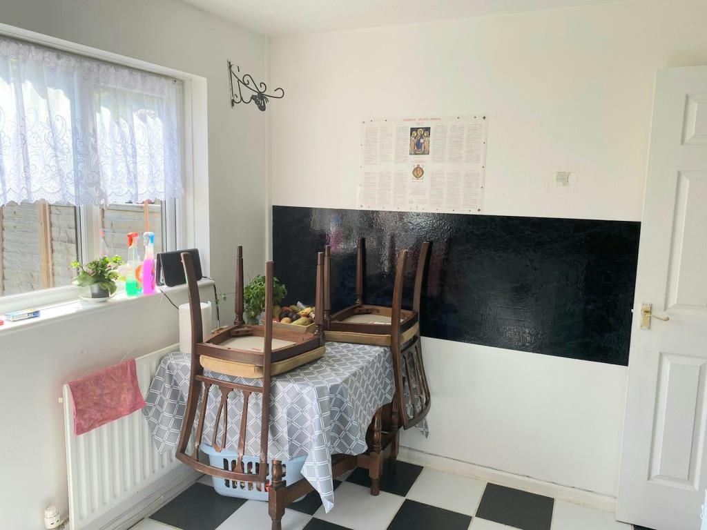 Property photo 3 of 8 Dining Area