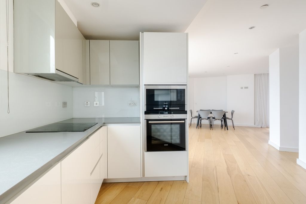 Property photo 3 of 15 Regent's Wharf