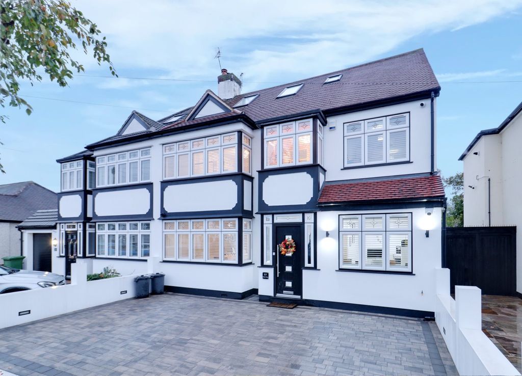 Property photo 1 of 33