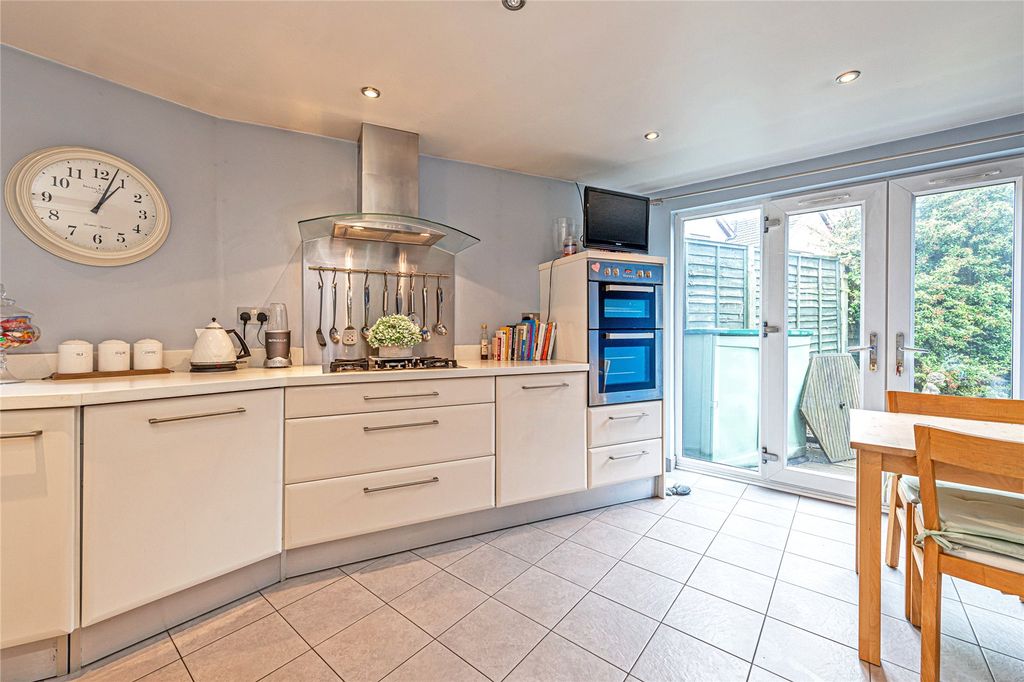 Property photo 3 of 17 Breakfast Kitchen