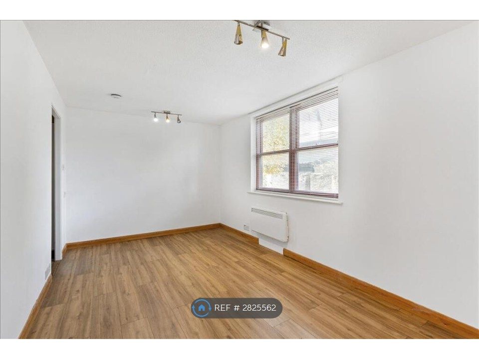 Property photo 1 of 12 Living/Bedroom