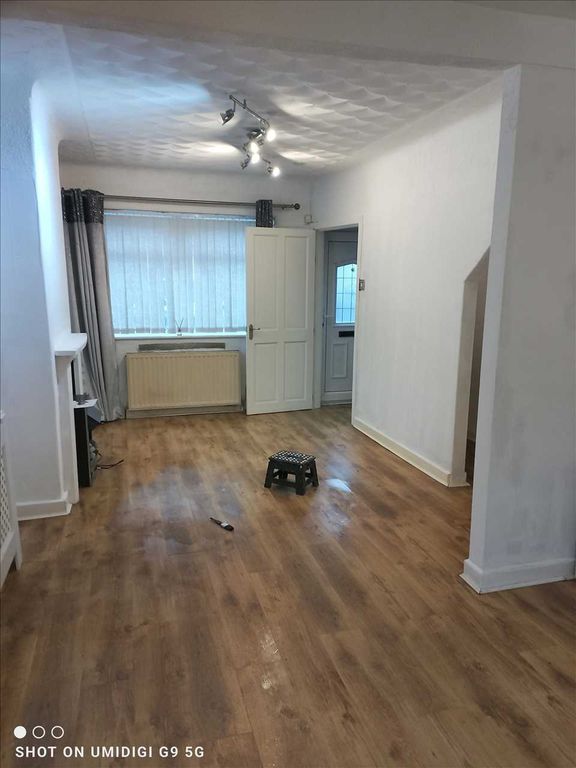 Property photo 3 of 9 Lounge