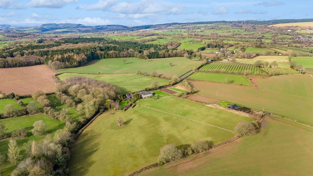 Property photo 2 of 40 0610Englefieldcroft,-03.Jpg