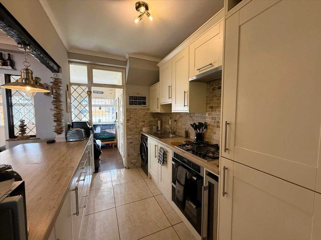 Property photo 3 of 30