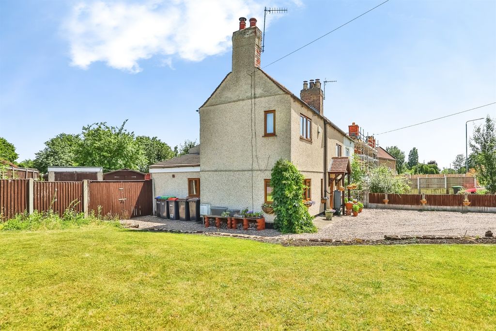 Property photo 2 of 22