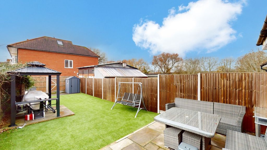 Property photo 2 of 15 4815913