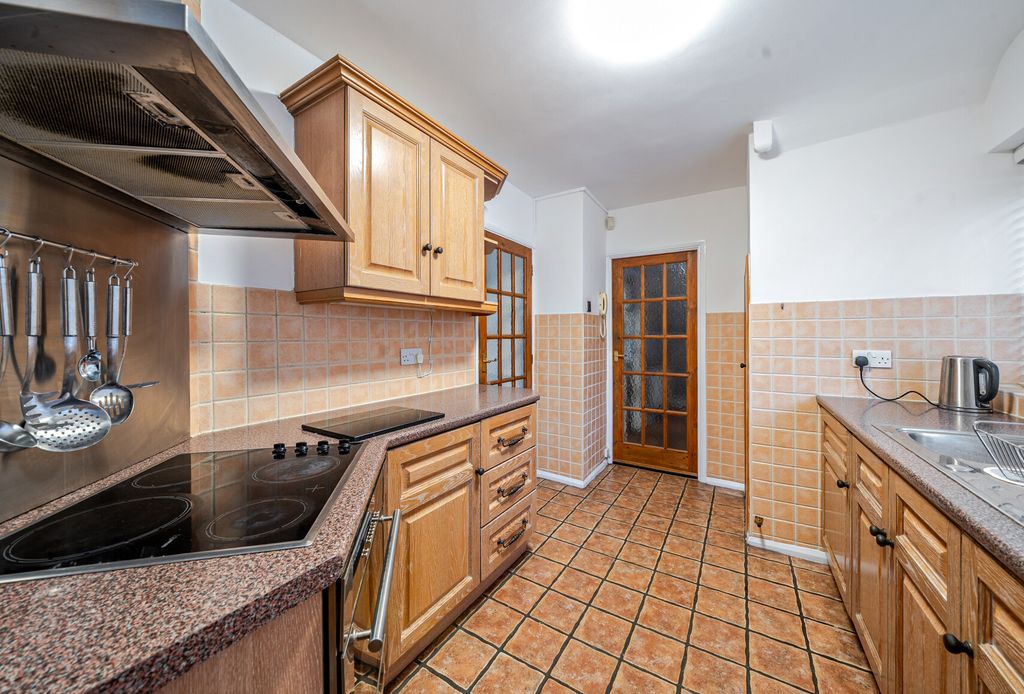 Property photo 2 of 15 1408432-9-6982967...