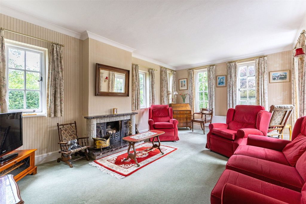 Property photo 2 of 14 Sitting Room