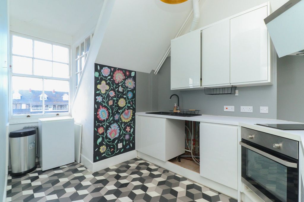 Property photo 3 of 8 Picture 3