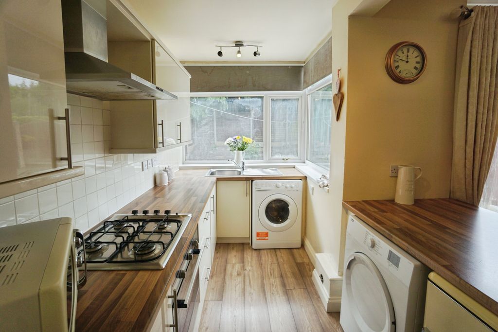 Property photo 2 of 17 Kitchen Diner