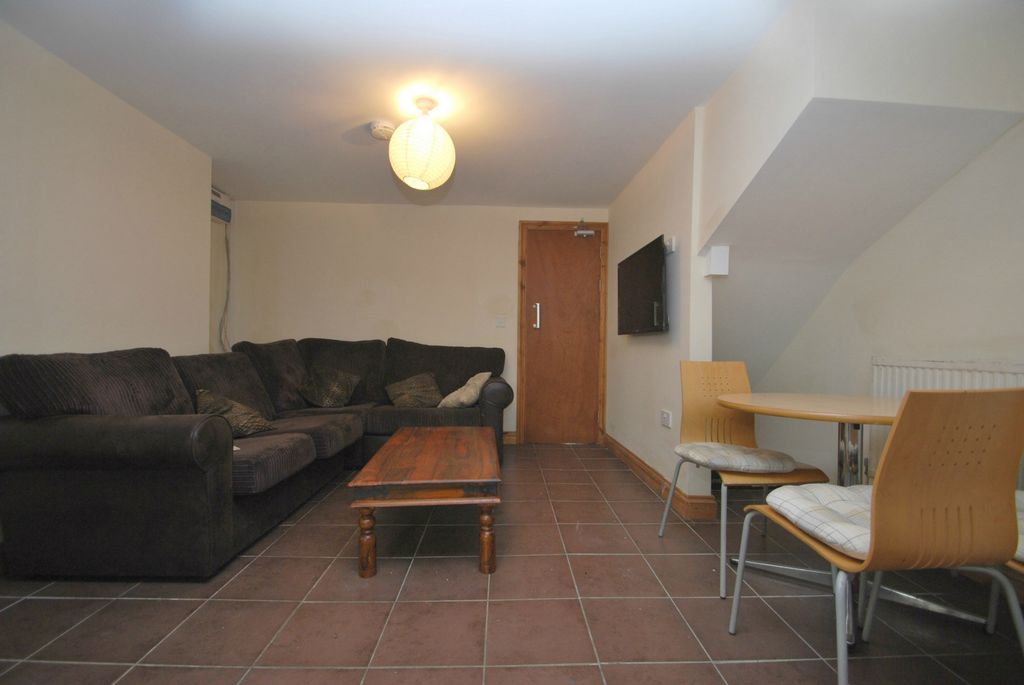 Property photo 3 of 12 Photo 1