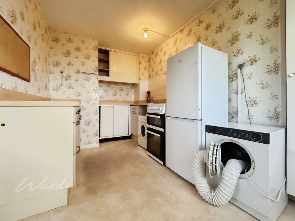 Property photo 3 of 8 Kitchen