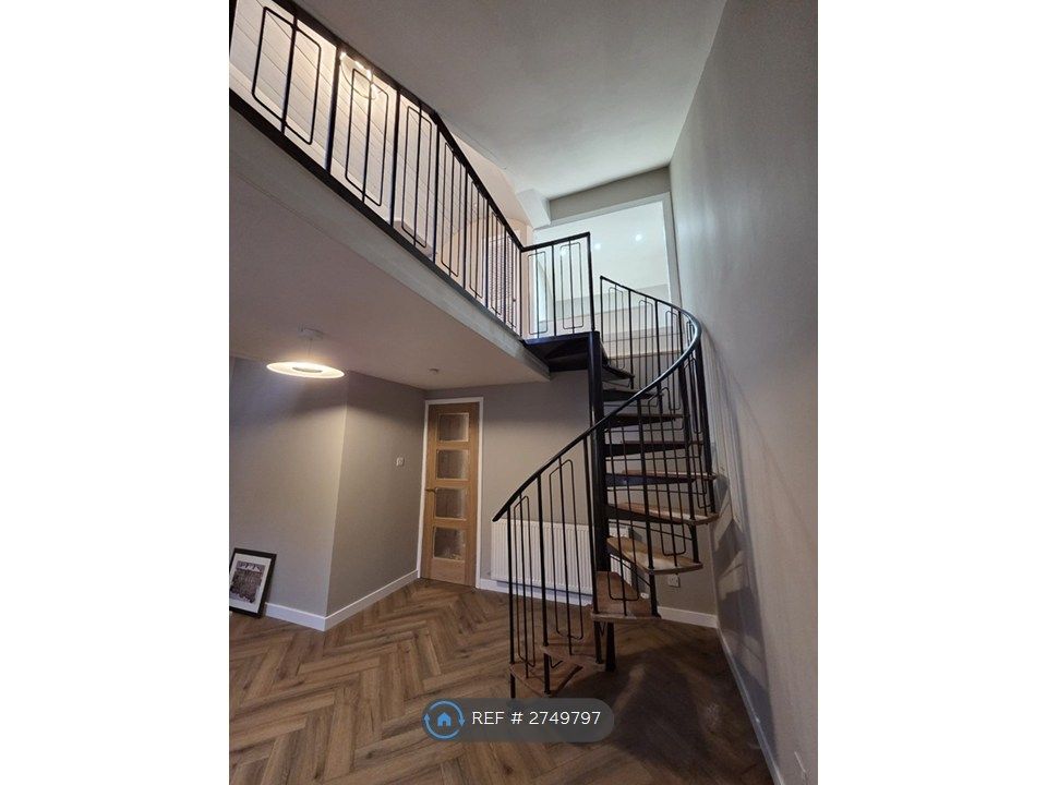 Property photo 1 of 13 Stairs To Mezzanine