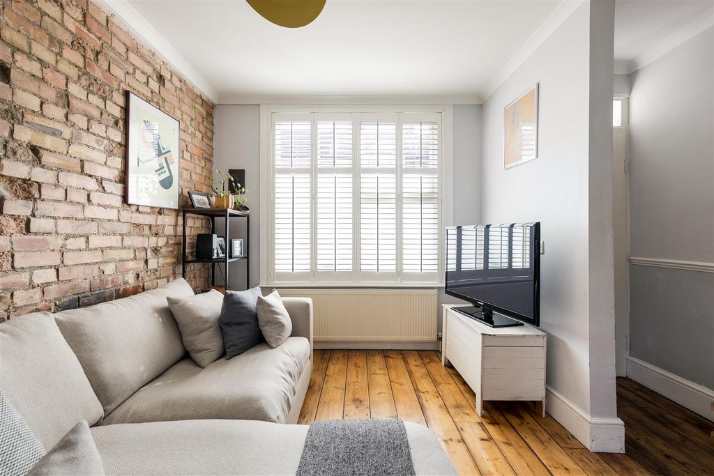 Property photo 2 of 36 Primrose Road, E10