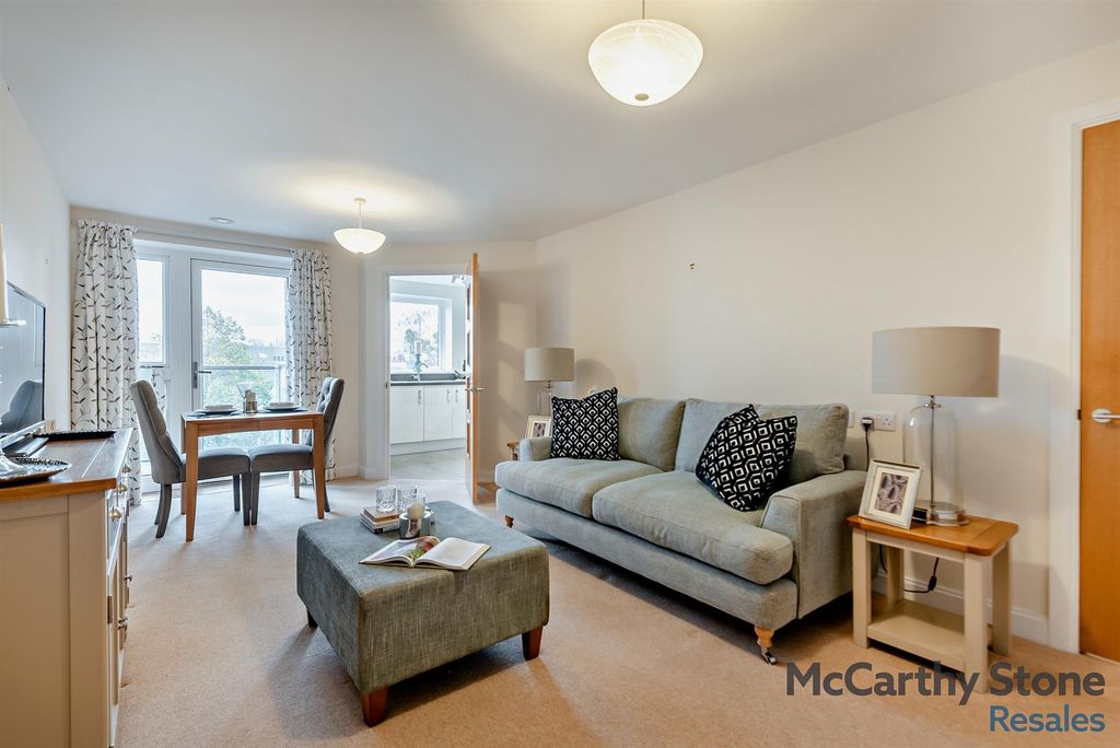 Property photo 2 of 23 8671166-Interior11-800.Jpg