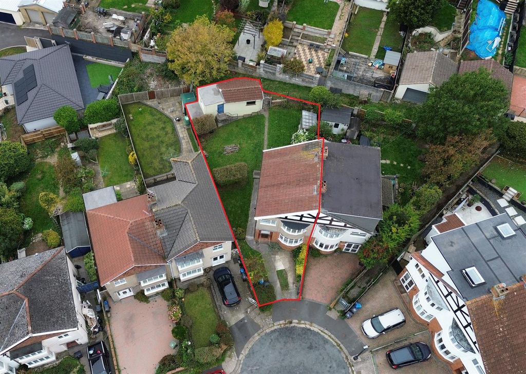 Property photo 3 of 22 3 - Semi-Detached House For Auction, Knowle.Jpg