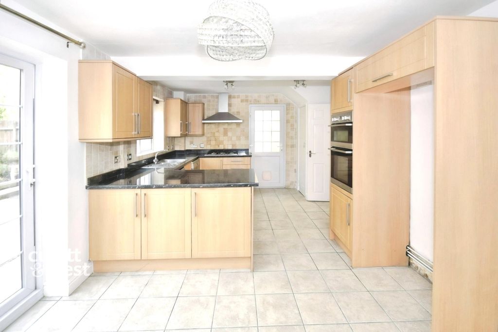 Property photo 2 of 14 Kitchen/Diner