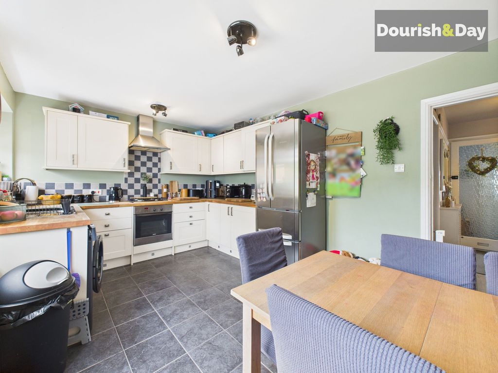 Property photo 3 of 17 Dining Kitchen