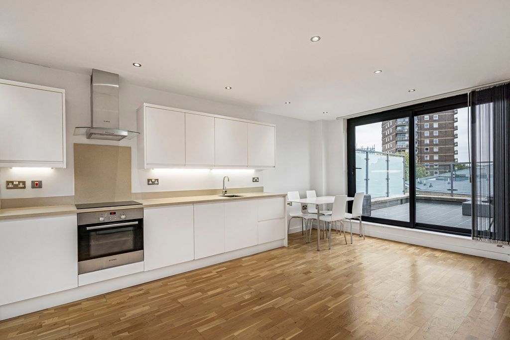 Property photo 1 of 17 Kitchen/Reception