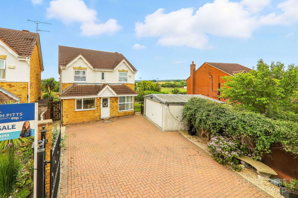 Property photo 2 of 35