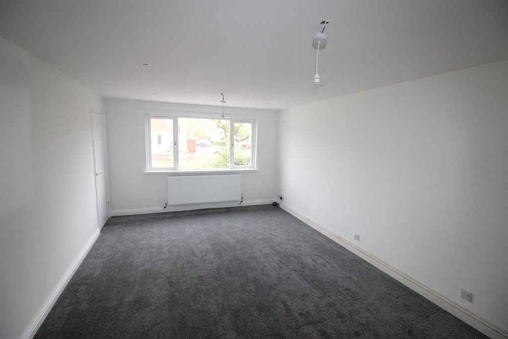 Property photo 2 of 15 Lounge