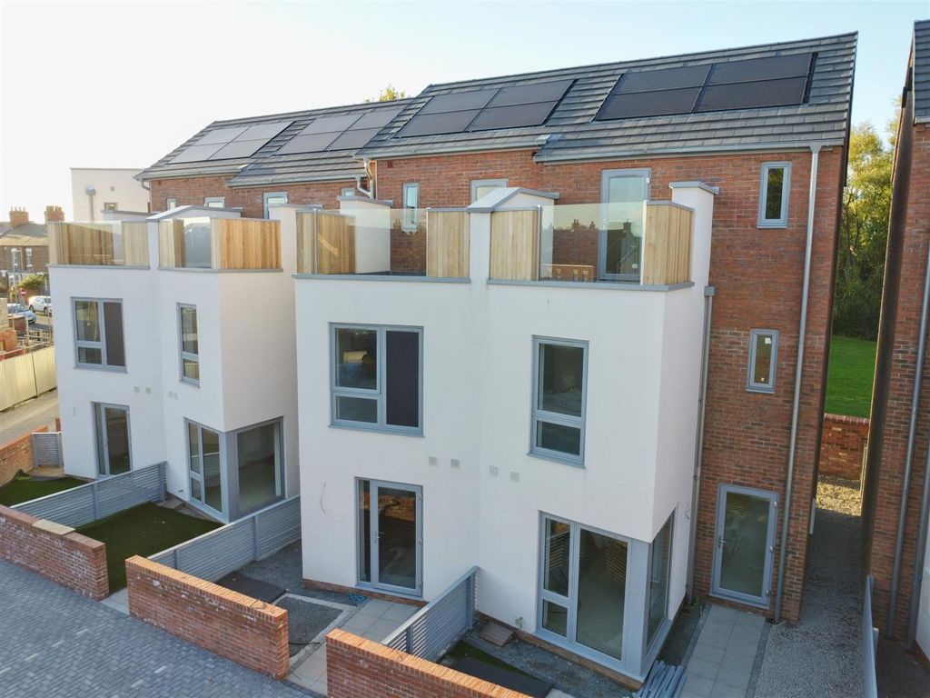 Property photo 1 of 22 1-4 Old School Walk.Jpg