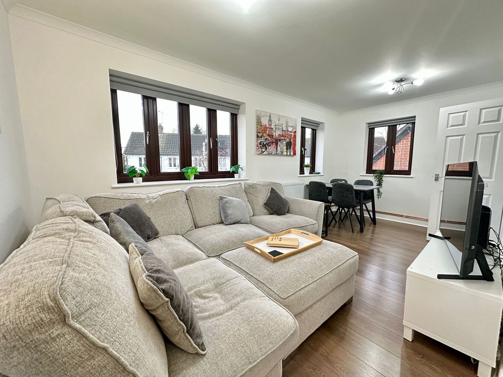 Property photo 2 of 11 Lounge