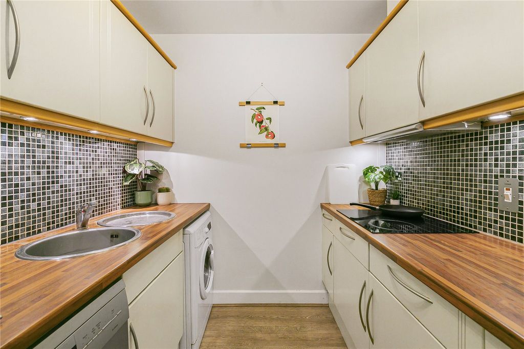 Property photo 2 of 18 Kitchen