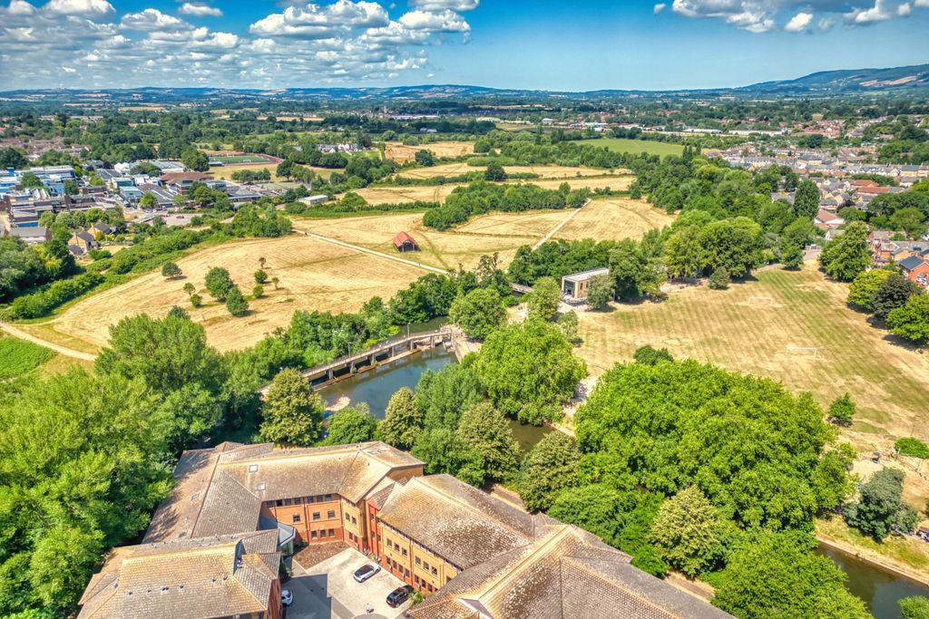 Property photo 3 of 12 Ewemove Taunton Waterside Place (4)