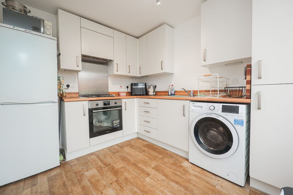 Property photo 3 of 22 4946654