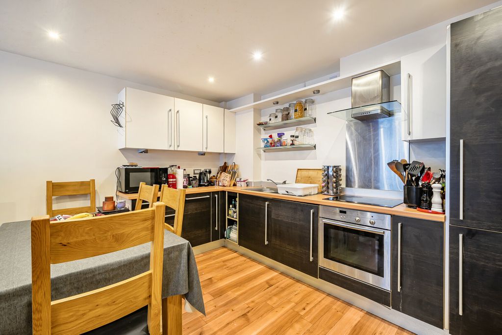 Property photo 3 of 9 1364007-15-68E92A...