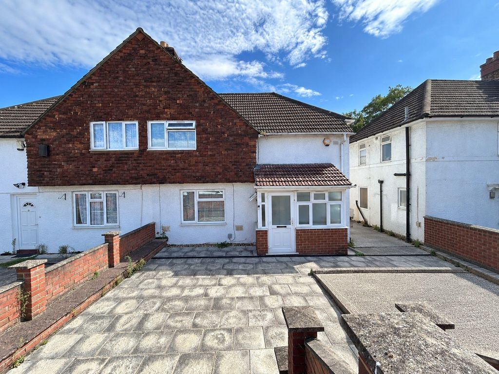 Property photo 1 of 12 3 Bed Semi-Detached House To Rent Hunters Grove, Hayes Ub3