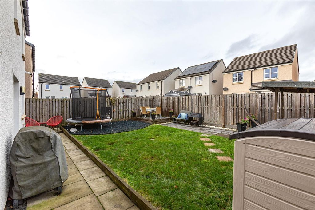 Property photo 2 of 23 13 Kingfisher Grove Galashiels 63.Jpg