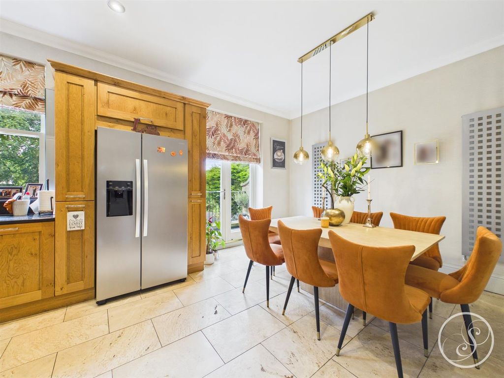 Additional image 8 of 3 bed flat for salePark Crescent, Roundhay, Leeds LS8