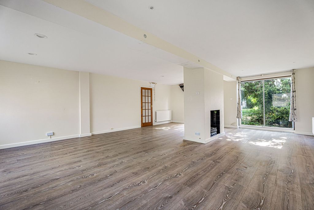 Property photo 2 of 26