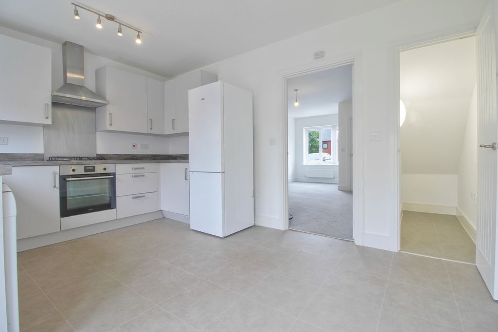 Property photo 3 of 15 Kitchen Diner1